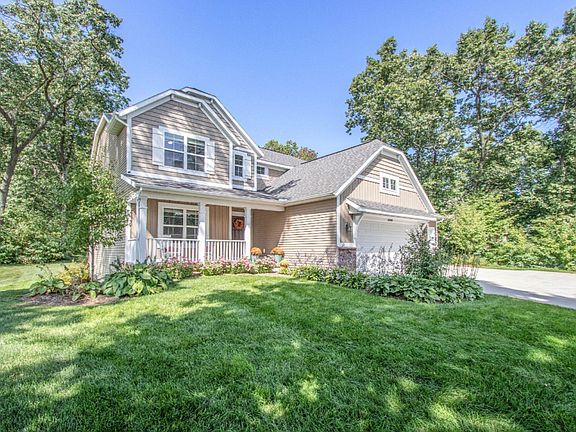 2nd image of 8589 Camelot Dr NE