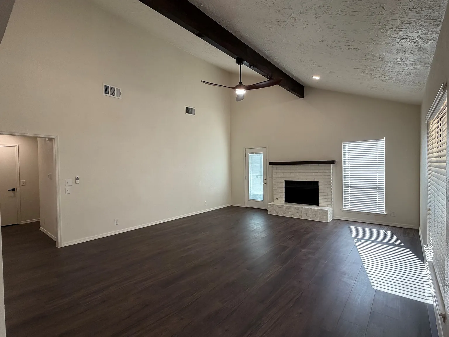 2 bed, 1323 sqft, $1,800 — Photo 3