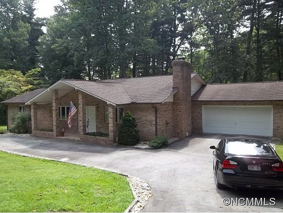 1st image of 305 Mockingbird Dr