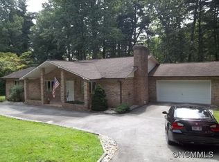 305 Mockingbird Dr, Hendersonville, NC 28792