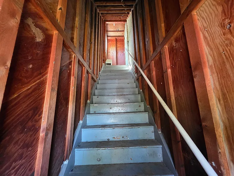 927 E Grand Ave — Photo 19
