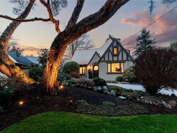 1274 Tattersall Dr, Saanich, BC V8P 1Z4