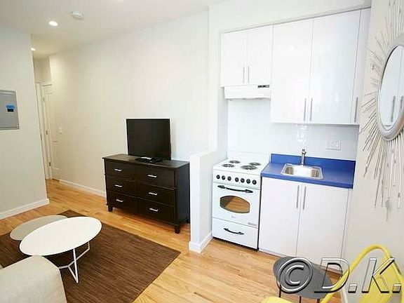 4th image of 215 E Broadway APT 1B