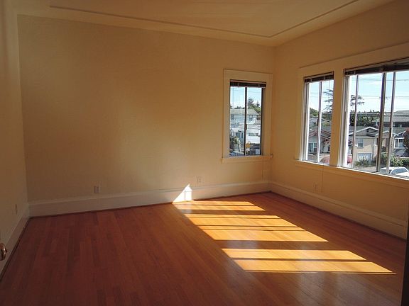 2nd image of 5601 Shattuck Ave APT 4