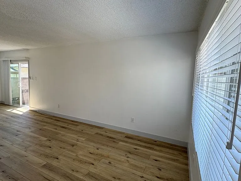 3720 Emerald St — Photo 35