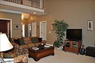5th image of 102 Smith Hollow Dr