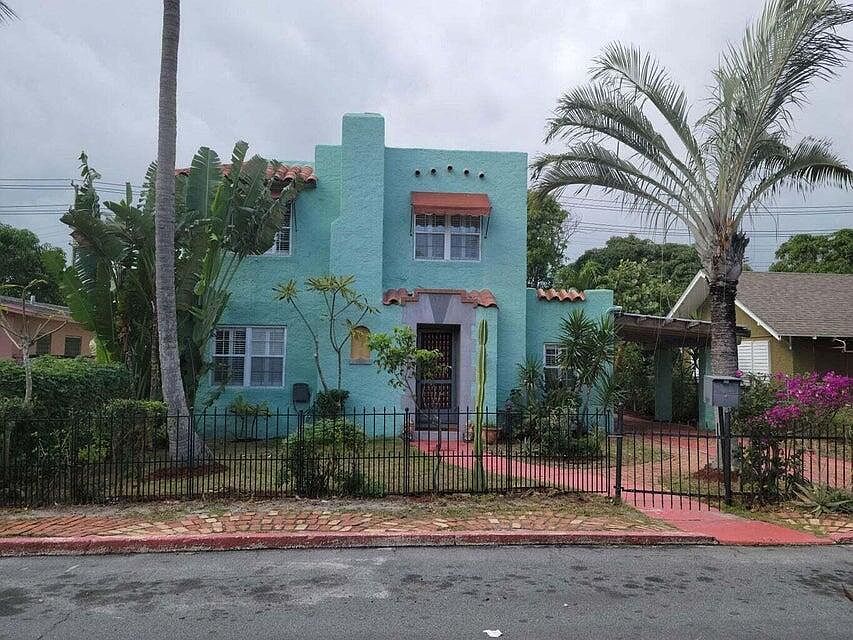 1st image of 121 S B Street