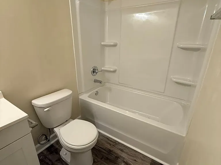 586 Franklin St — Photo 29