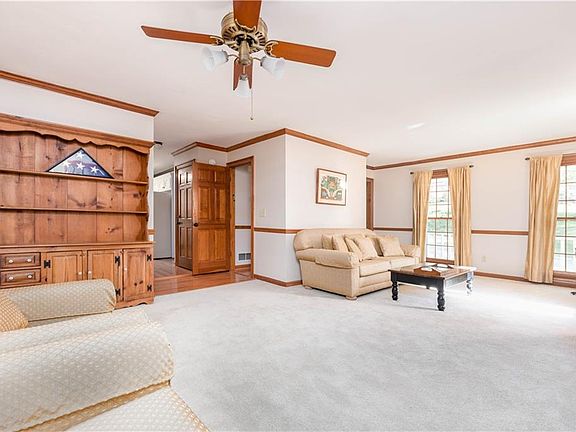 4th image of 2658 Forest Way NE