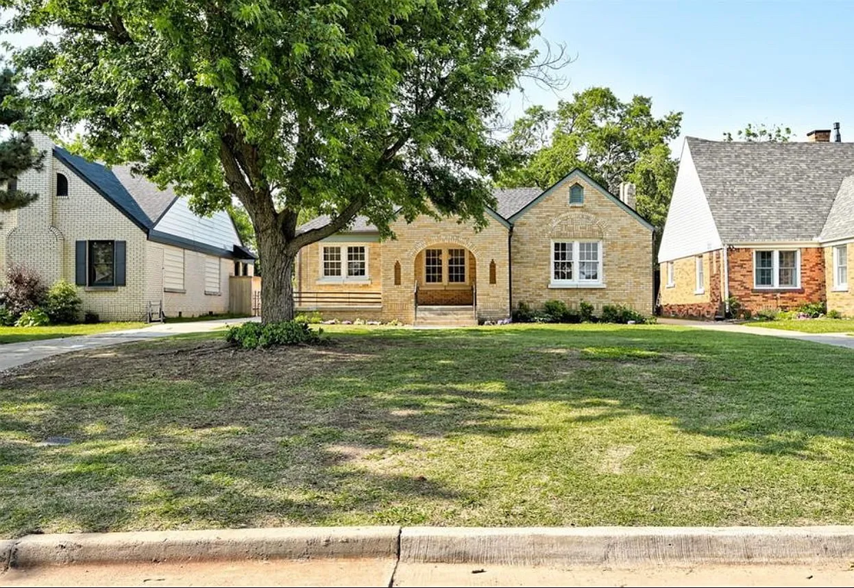 3 bed, 2451 sqft, $2,650 — Photo 2