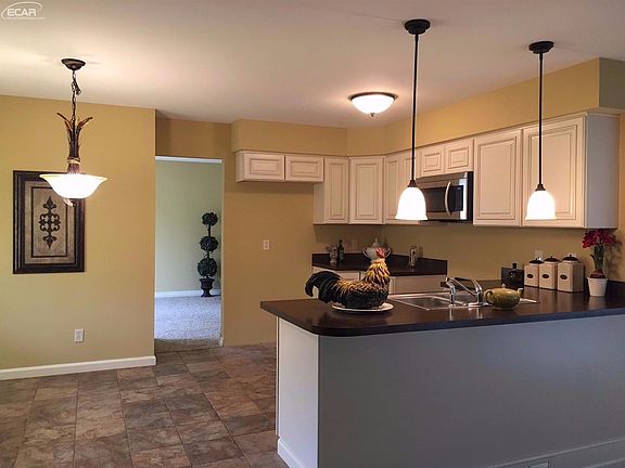 5th image of 7055 Driftwood Cir