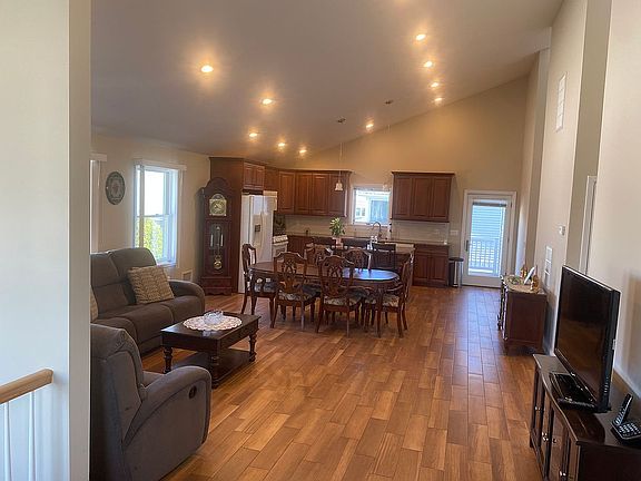 5th image of 607 W Olive St