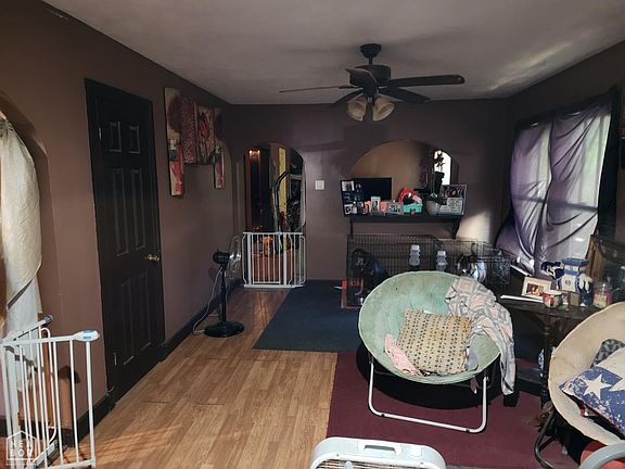 3rd image of 644 W Matthews Ave