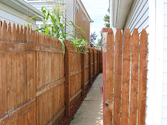 4th image of 1803 N 33rd Ave