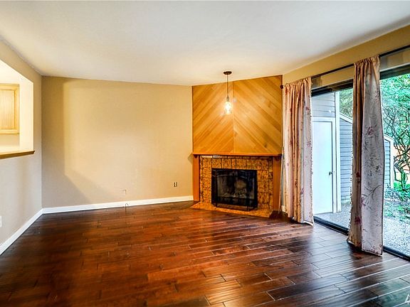 2nd image of 10117 NE 124th Pl