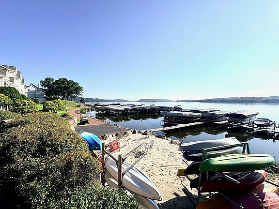 2nd image of W11557 Island View Ct