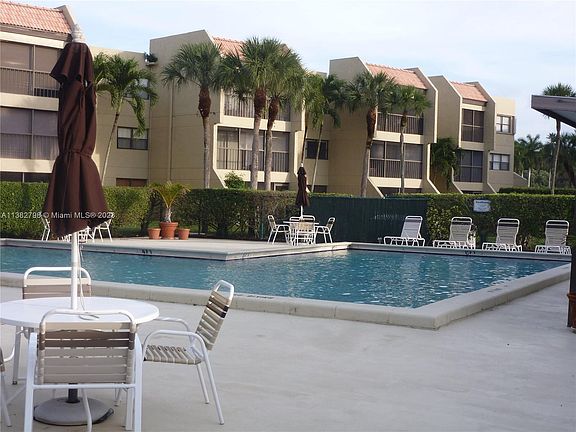 3rd image of 220 Lakeview Drive #209