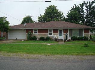 128 E South Ave, Sumner, IL 62466