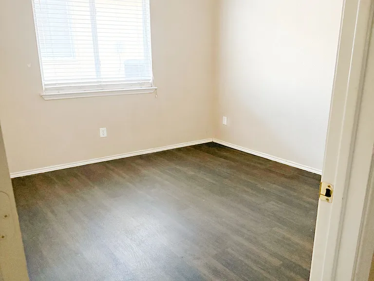 3rd bedroom with fan/light.