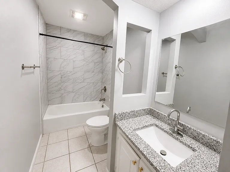 22 Jefferson St #D — Photo 5
