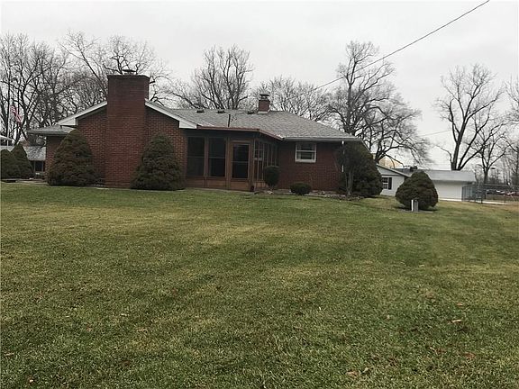 2nd image of 1142 York Ln