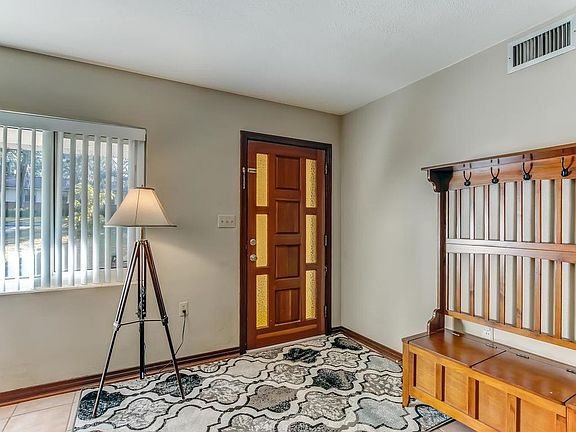 5th image of 801 Amelia Dr