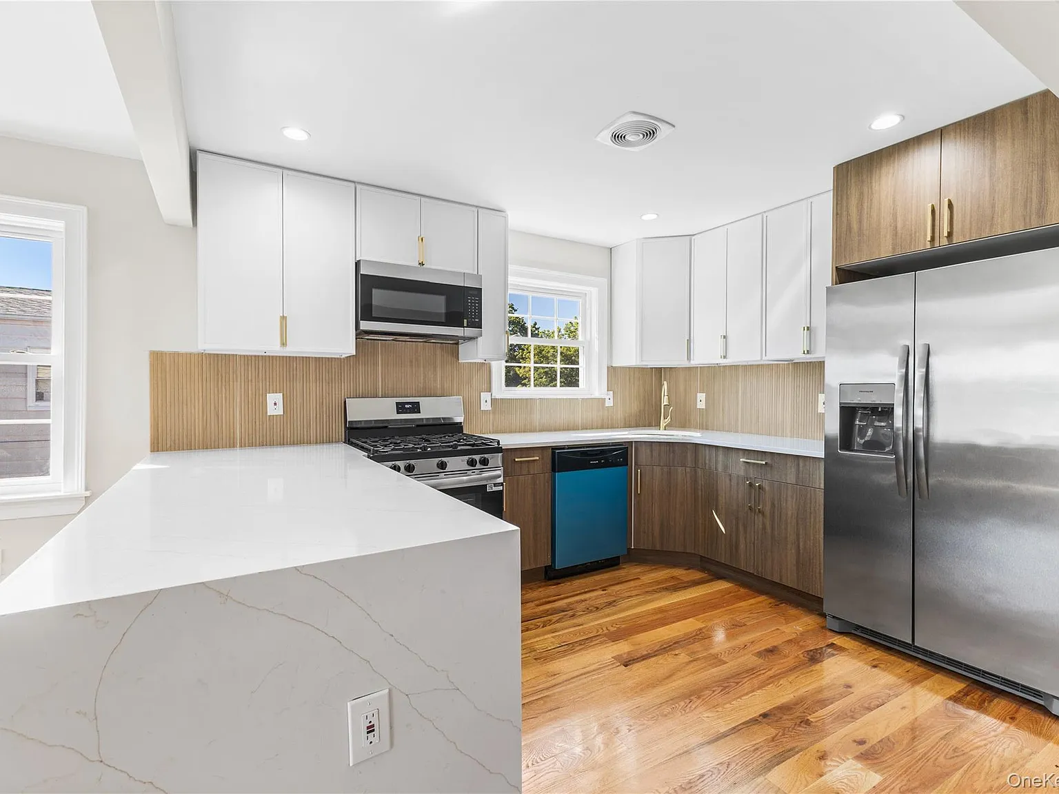 3 bed, 2.0 bath, 1000 sqft, $3,500 — Photo 4