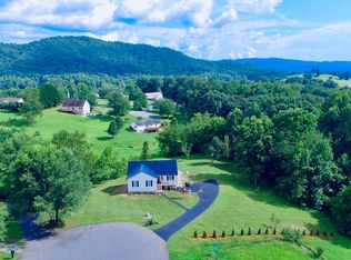 308 Forest Bend Dr, Horse Shoe, NC 28742