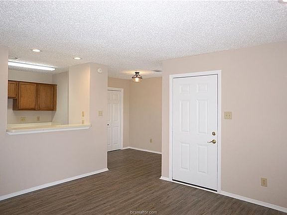 5th image of 1901 Holleman Dr #106