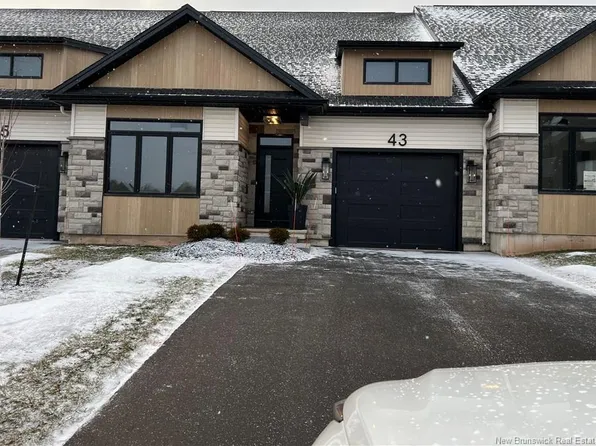 43 Murray Ave, Dieppe, NB E1A 8S6
