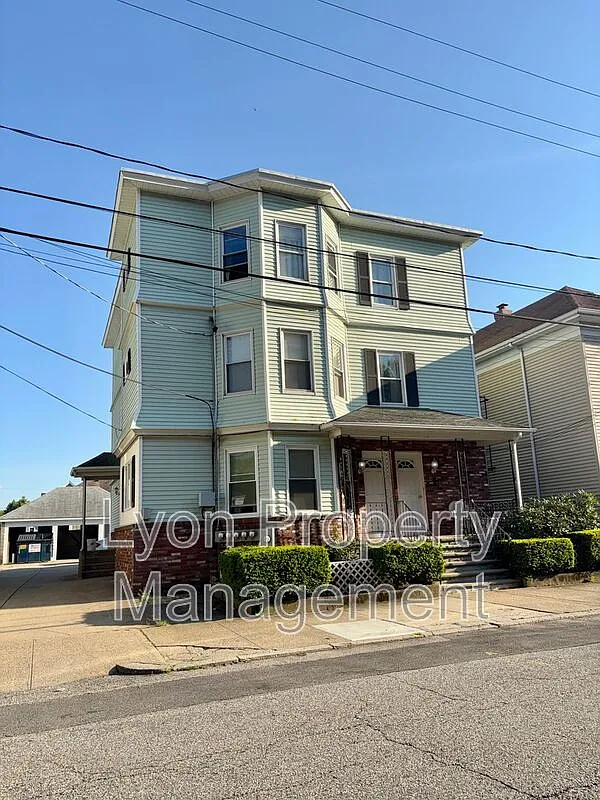 1 bed, 1.0 bath, $1,350 — Photo 1