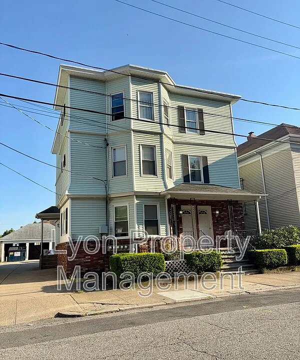 98 Anthony Ave #2R