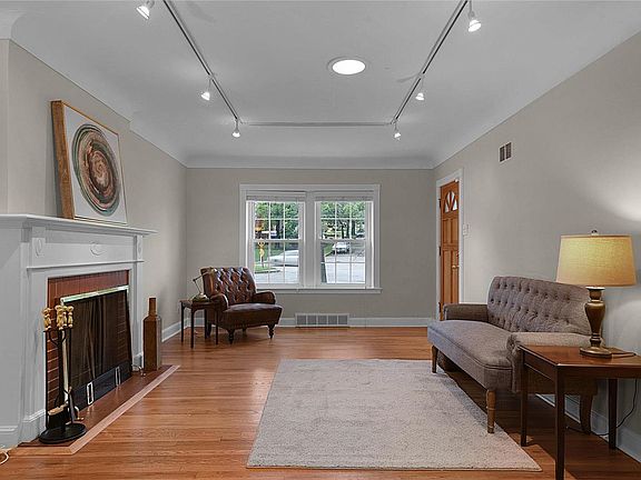 3rd image of 7483 Rupert Ave