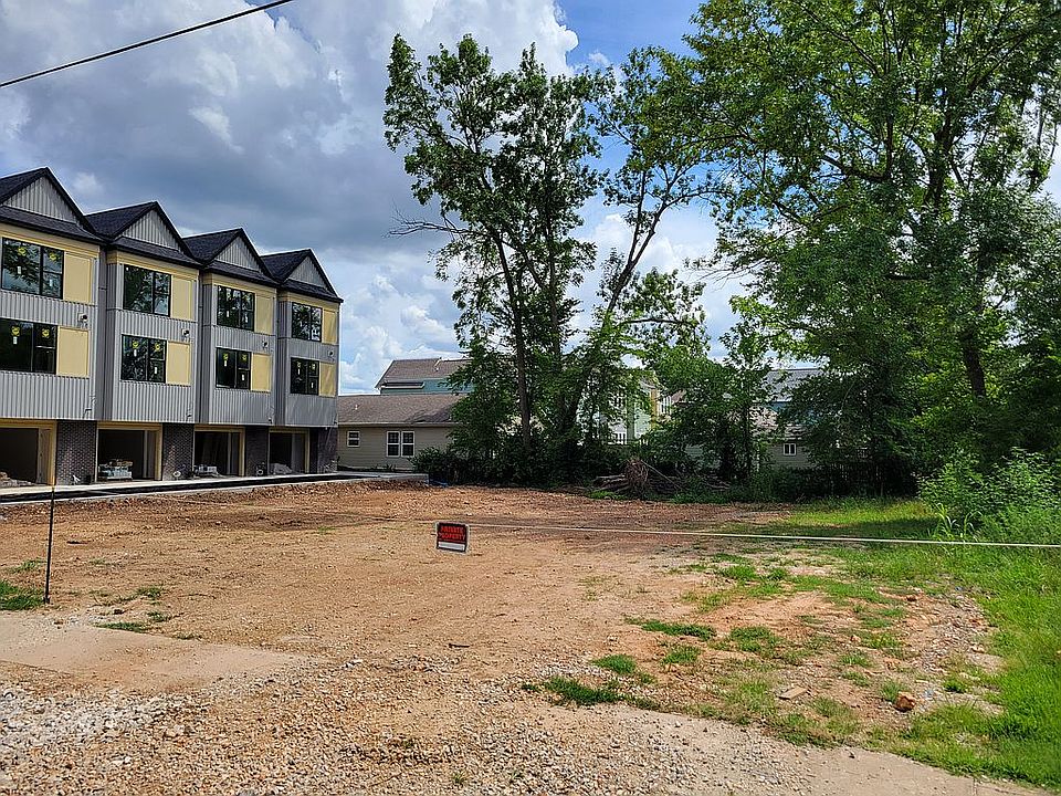 2nd image of 303 SW 4th St