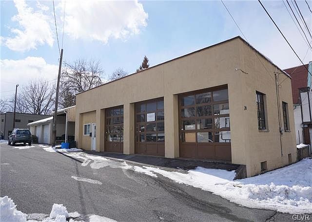 1st image of 28 Penn St