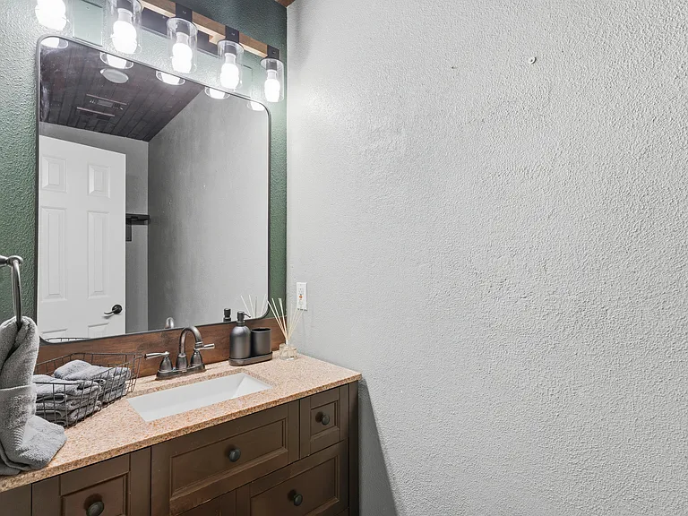 5717 Christy Ln — Photo 27