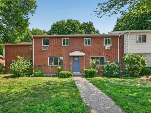 201 Bishop Dr Unit 201, Framingham, MA 01702