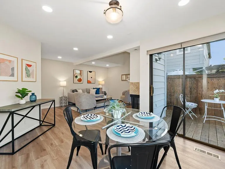 1545 Camden Village Cir — Photo 17