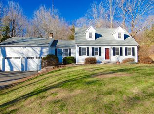 1185 W Woods Rd, Hamden, CT 06518