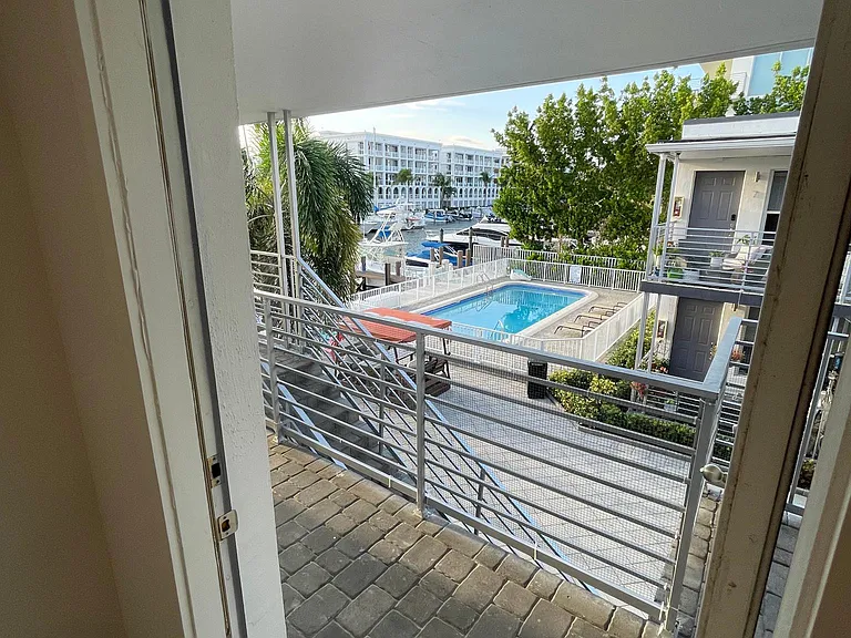 15 Isle Of Venice Dr #12 — Photo 4