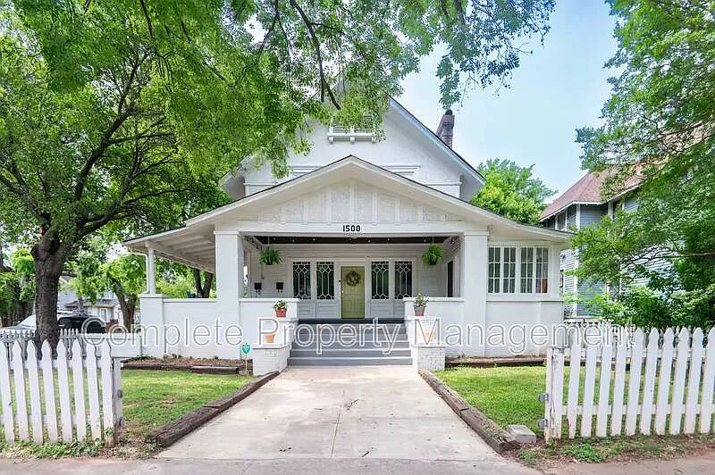 3 bed, 2.0 bath, 2000 sqft, $3,000 — Photo 3