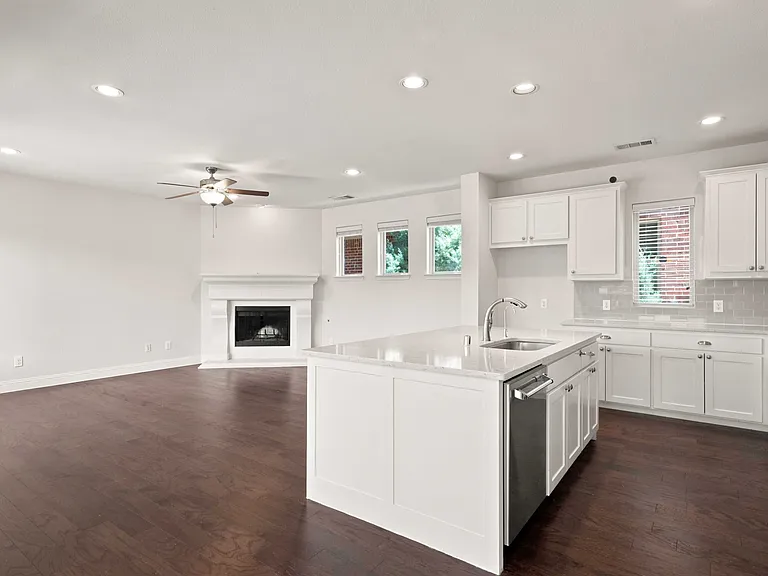 4524 Del Rey Ave — Photo 29