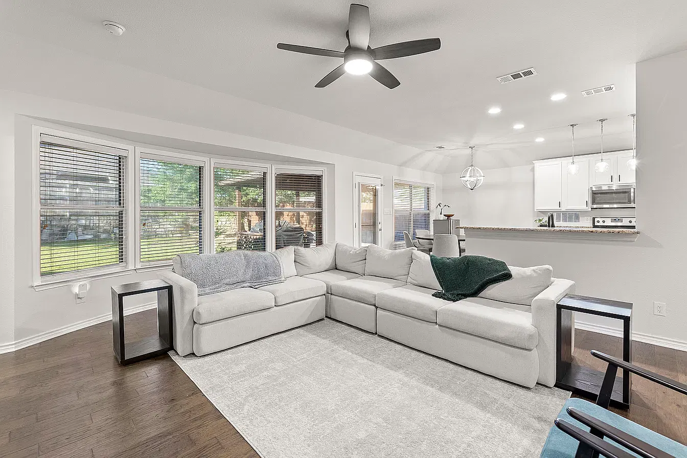 3 bed, 2028 sqft, $2,700 — Photo 3