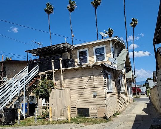 3rd image of 3420 E 5th St