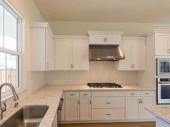 5th image of 608 Santa Lucia Way