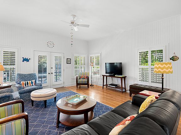5th image of 18 Atlantic Beach Ct