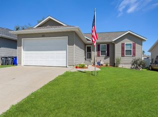 1819 Whispering Pines Ct SW, Cedar Rapids, IA 52404