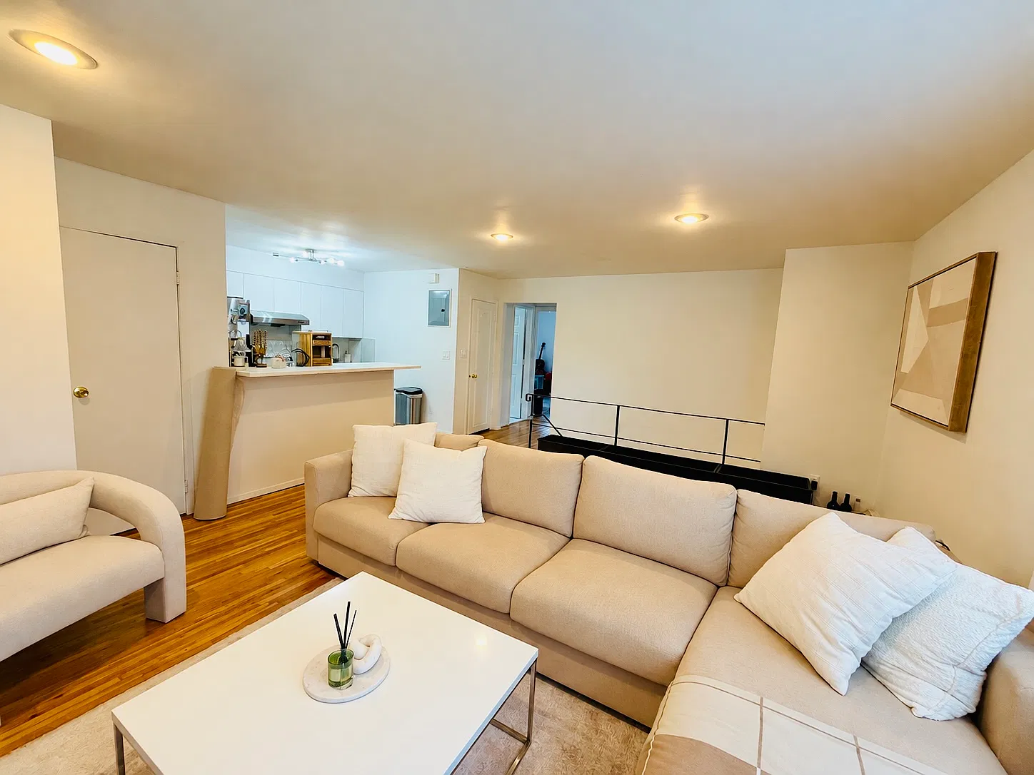 3 bed, 1100 sqft, $3,700 — Photo 3