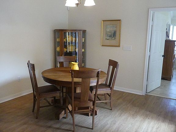 5th image of 121 Sandhill Woods