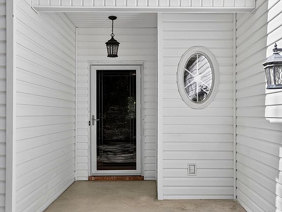 4th image of 181 Lake Dr
